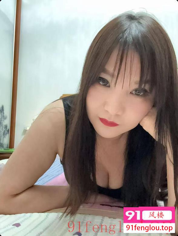 丝袜高跟风骚熟女