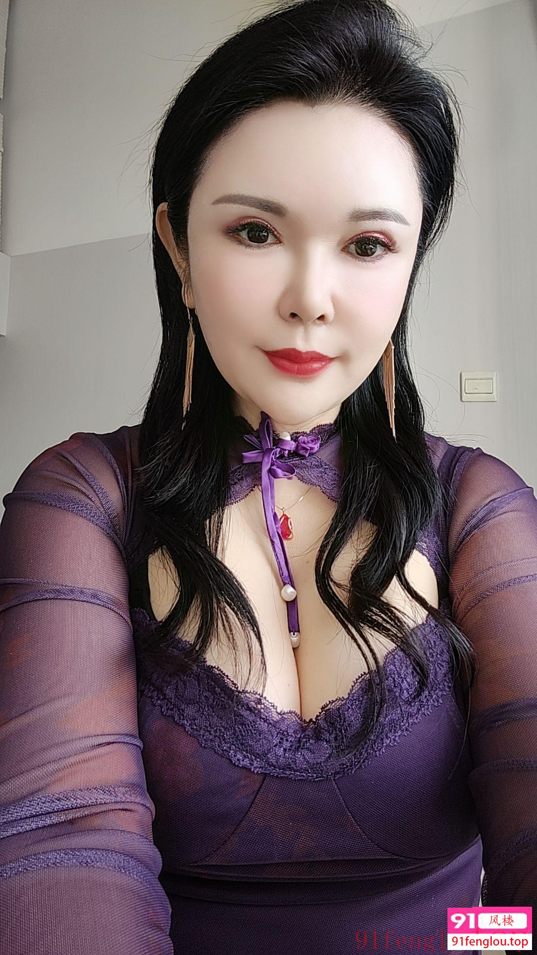 服务系大胸风骚熟女姐姐